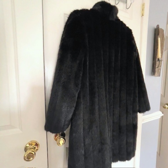 Fabulous Furs Black Faux Fur Coat Women's Size Small (36" Long)–Winter Outerwear - Picture 6 of 10